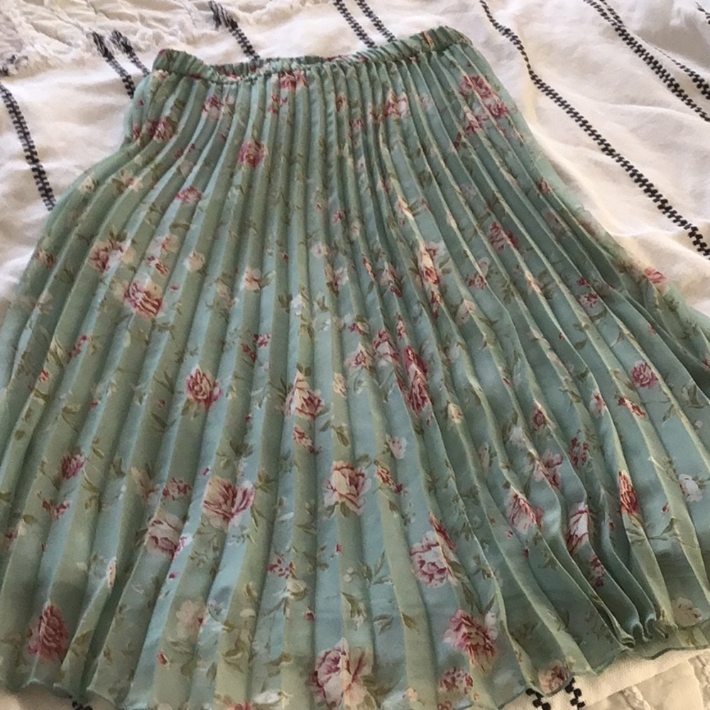 Sage floral pleated skirt